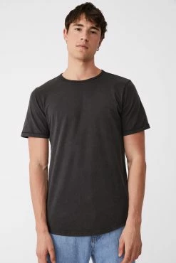 Cotton On Men Scooped Hem T-Shirt