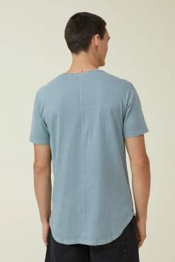 Cotton On Men Scooped Hem T-Shirt -boohooMAN store 3611468 26 3 scaled