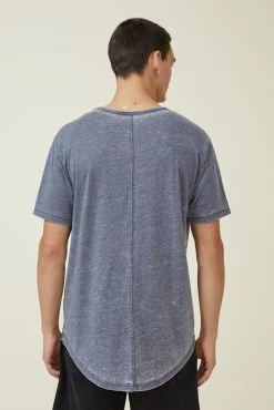 Cotton On Men Scooped Hem T-Shirt -boohooMAN store 3611468 30 3 scaled