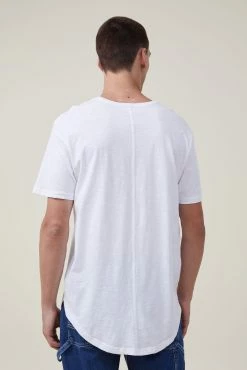 Cotton On Men Scooped Hem T-Shirt -boohooMAN store 3611468 31 3 scaled