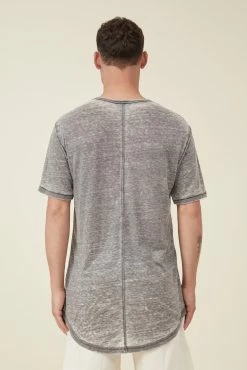Cotton On Men Scooped Hem T-Shirt -boohooMAN store 3611468 32 3 scaled