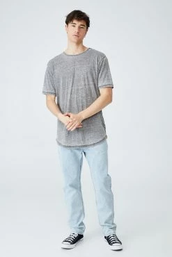 Cotton On Men Scooped Hem T-Shirt -boohooMAN store 3611468 32 4 scaled