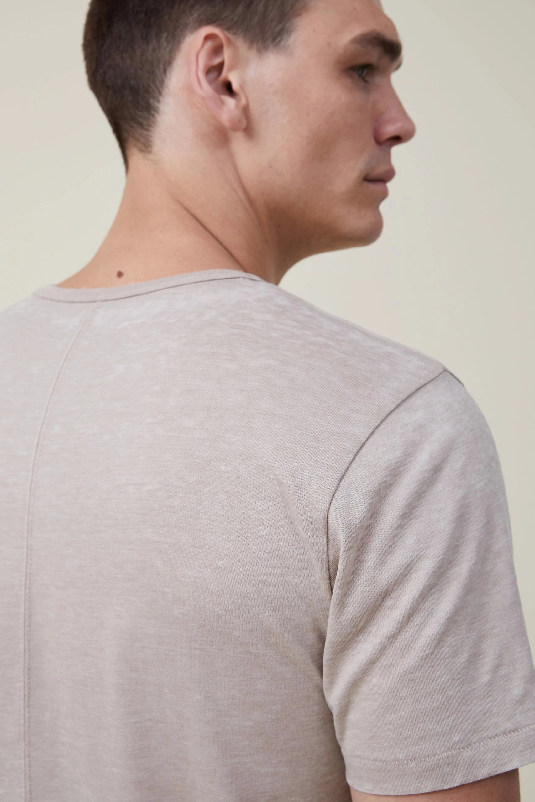 Cotton On Men Scooped Hem T-Shirt 2 Cotton On Men Scooped Hem T-Shirt - Image 2