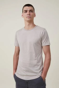 Cotton On Men Scooped Hem T-Shirt