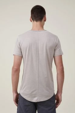 Cotton On Men Scooped Hem T-Shirt 6 Cotton On Men Scooped Hem T-Shirt -boohooMAN store 3611468 33 3 scaled