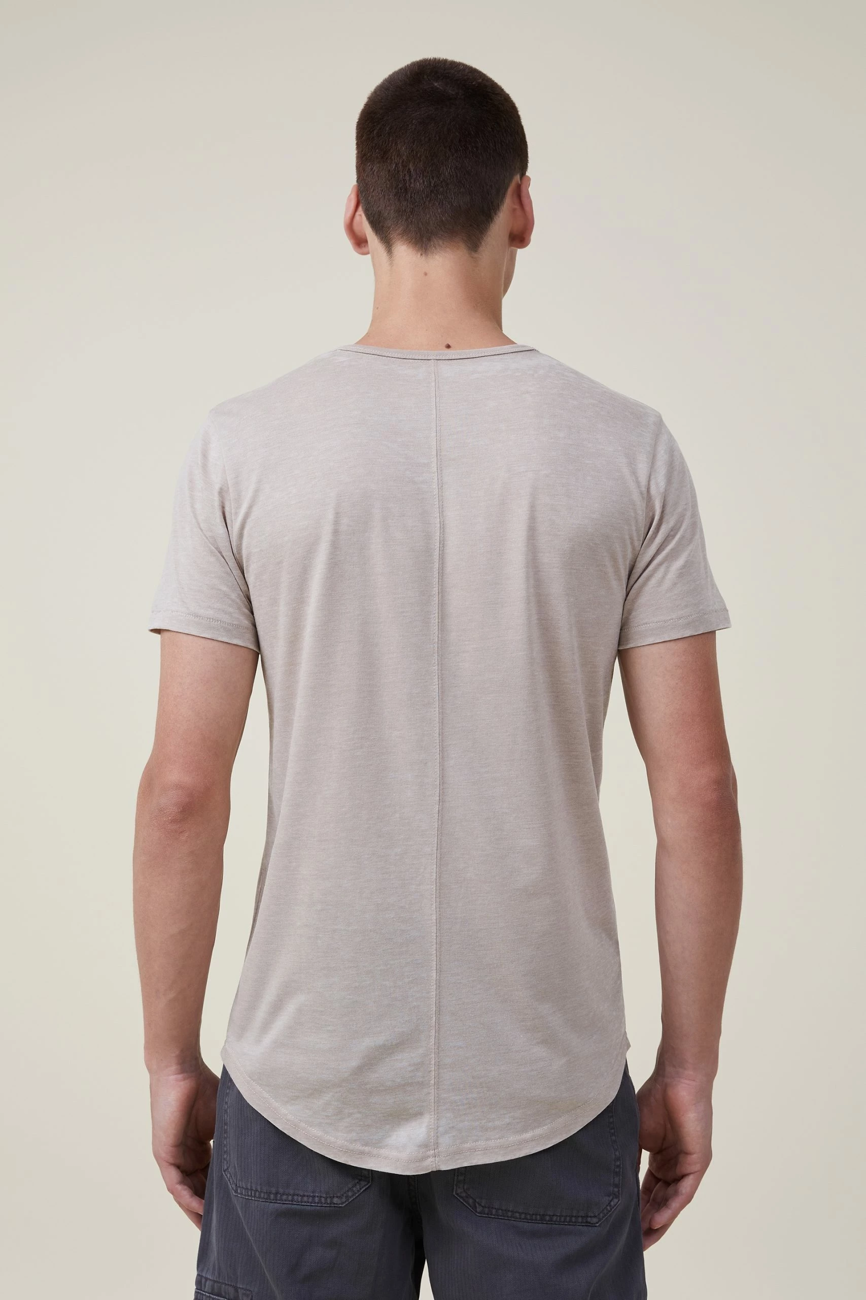 Cotton On Men Scooped Hem T-Shirt 3 Cotton On Men Scooped Hem T-Shirt - Image 3