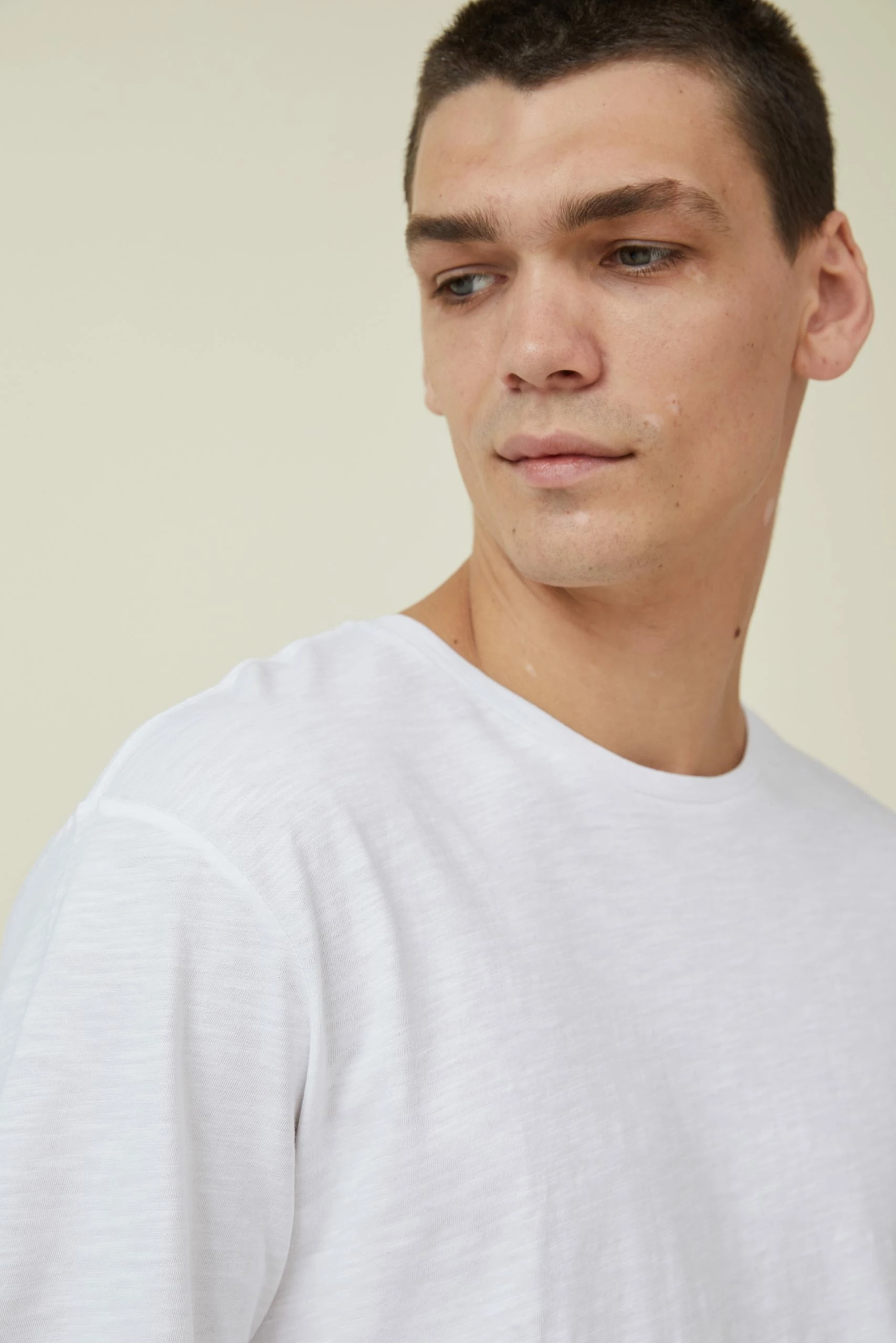 Cotton On Men Scooped Hem T-Shirt 2 Cotton On Men Scooped Hem T-Shirt - Image 2